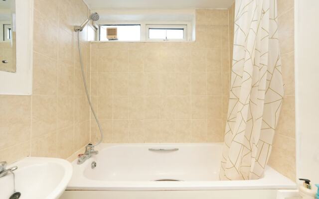 Balcony-freeparking-centrallocation-familyfriendly
