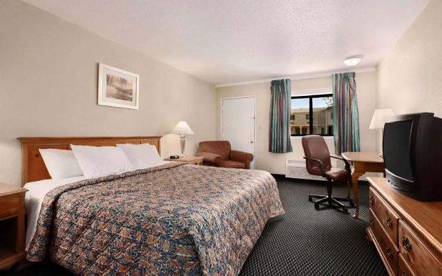 Days Inn by Wyndham Bowling Green