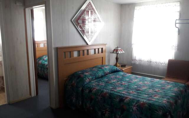 Suitcase Motel & Travel