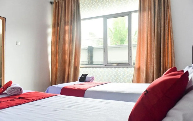 RedDoorz near Sultan Hasanuddin Airport 2