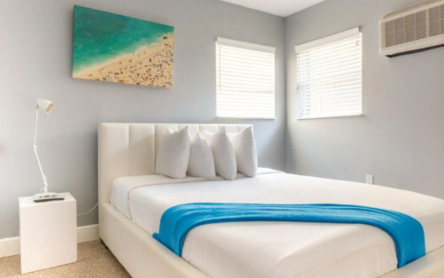 Hollywood Beach Suites