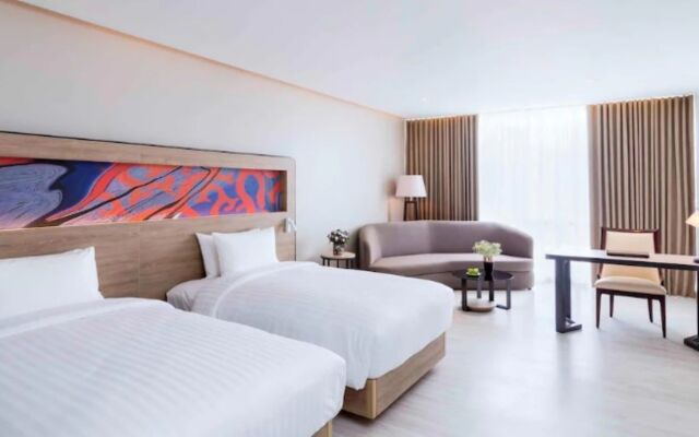 Novotel Phuket City Phokeethra Hotel