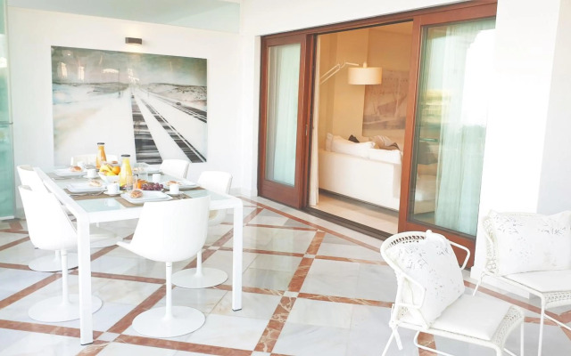 LUXURY APARTMENT FRONTAL BEACH in Doncella Beach