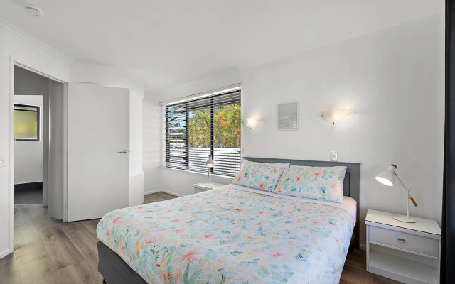 1 Bedroom Unit in 4 Star Tropical Resort in Noosaville – Guest Rooms – Noosaville