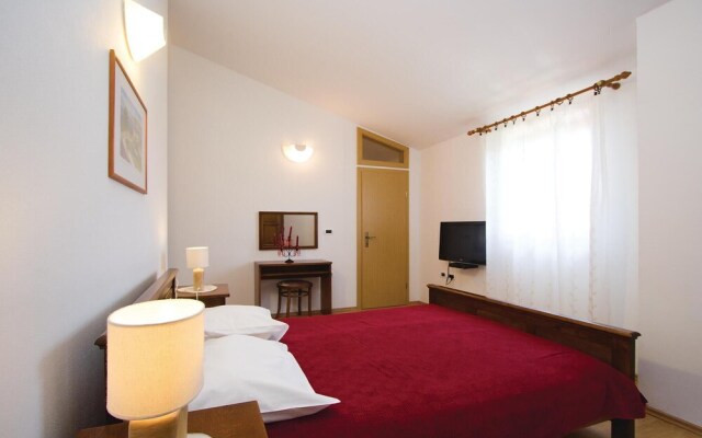 Beautiful Home in Belavici With Wifi and 2 Bedrooms