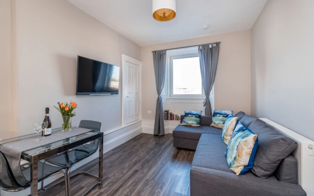 Silver Lining Charming Meadowbank Flat