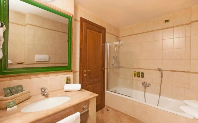 Sovana Hotel & Resort