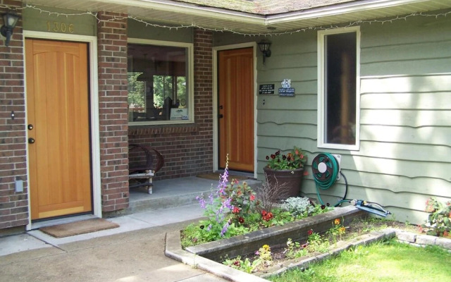 Auberge Kicking Horse Guest House