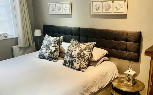 Stunning 2-bed-2bath Apt in Whitby With Parking