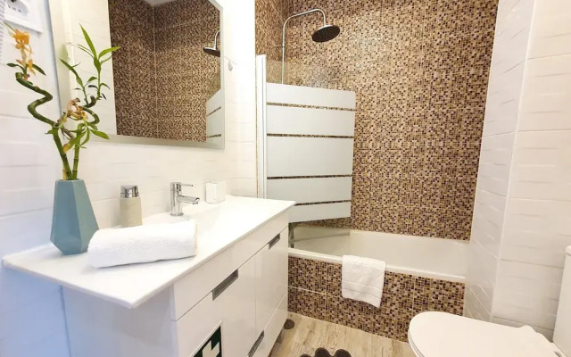 Caparica Cliff View by Host-Point