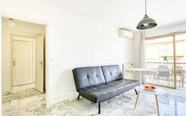 Bright Apartment near Croisette with terrace and parking by GuestReady