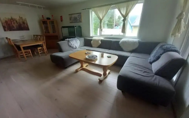 Arctic Paradise - 4 Bedroom Apartment in Tromso