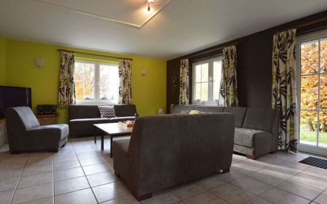 Modern Holiday Home in Robertville with Garden