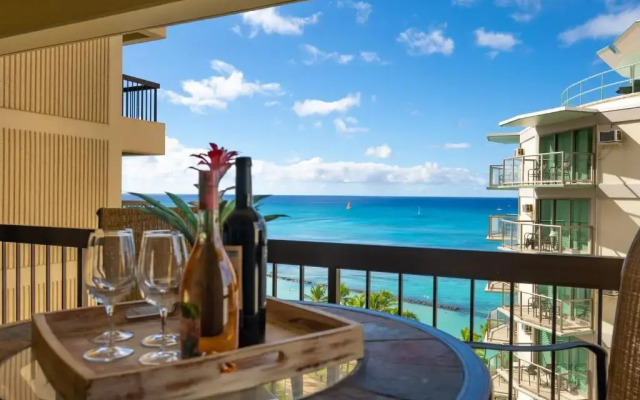 Spacious Waikiki Beach 2BR-Ocean View-Free Parking