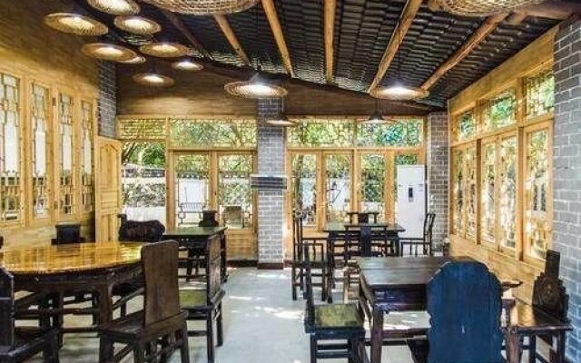 Riverside Hotel