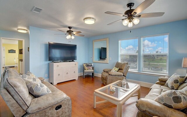 Flagship Home in Copano Bay by Redawning