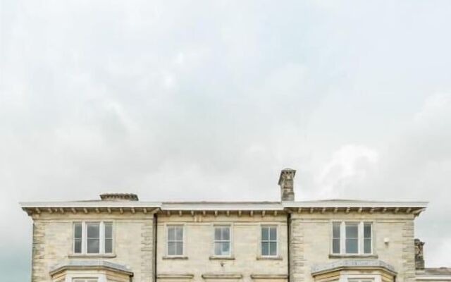 Leonardslee House
