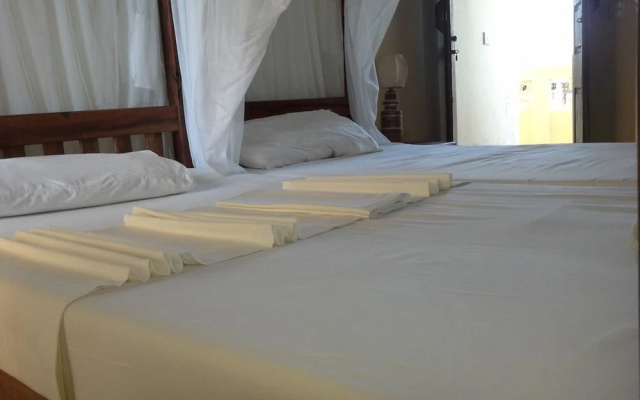 Msafini MangoTop Roof Hotel