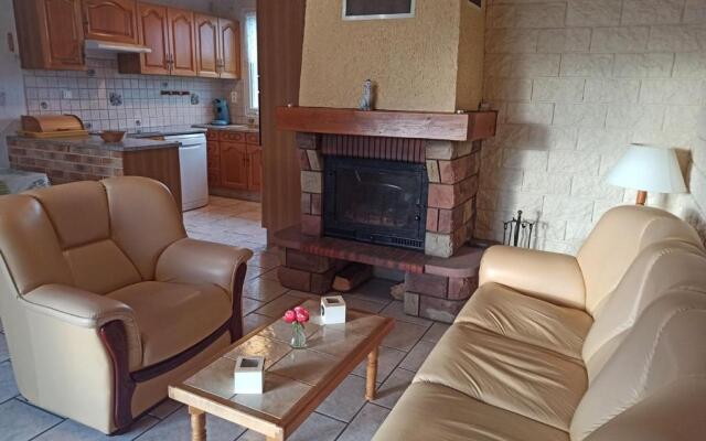 Gîte Fontenoy-le-Château, 3 pièces, 4 personnes - FR-1-589-24