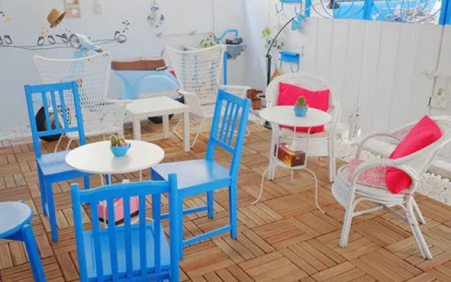 Greece Hand For Hualien