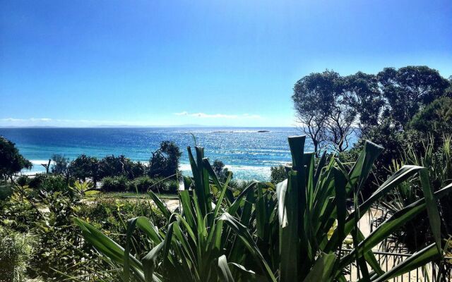 Stradbroke Island Beach Hotel