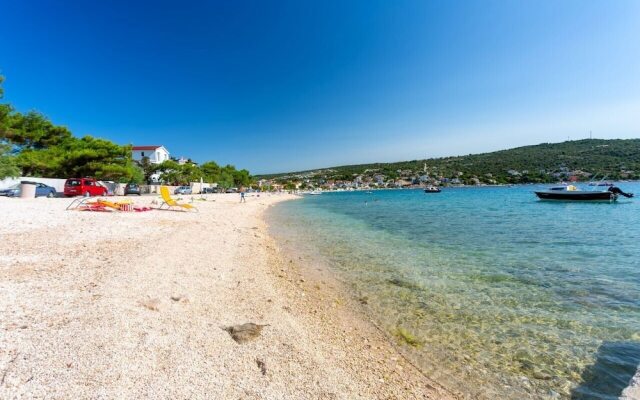 Holiday House Little Desire