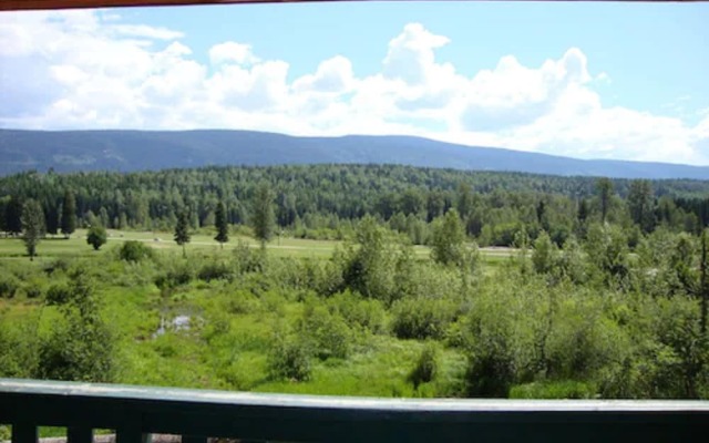 Helmcken Falls Lodge