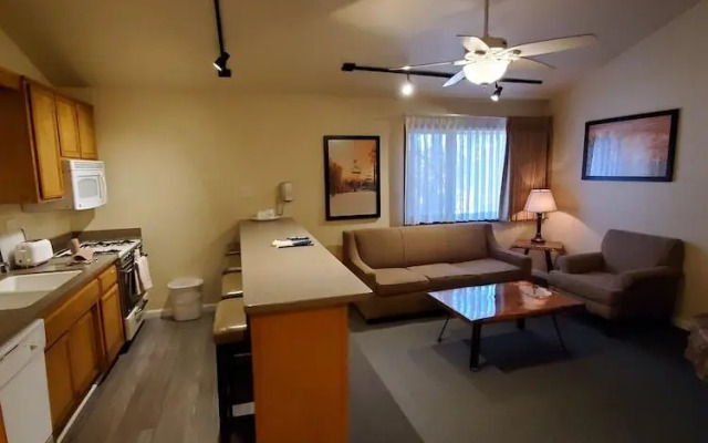 GetAways at Snow Lake Lodge