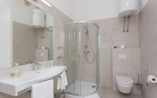 Klarisa Palace Rooms