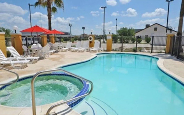 Baymont Inn & Suites by Wyndham The Woodlands