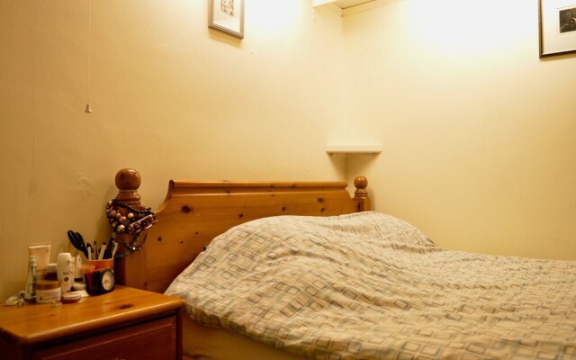 2 Bedroom House in Popular Bristol Neighbourhood