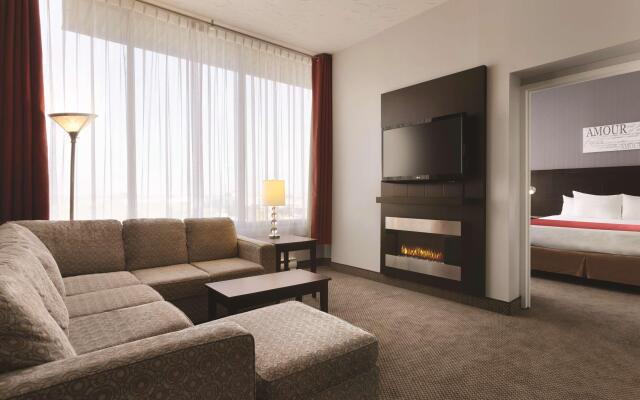 Travelodge by Wyndham Hotel & Convention Centre Quebec City