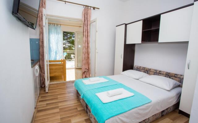 Bravo - 100 m from beach - A8(2+2)