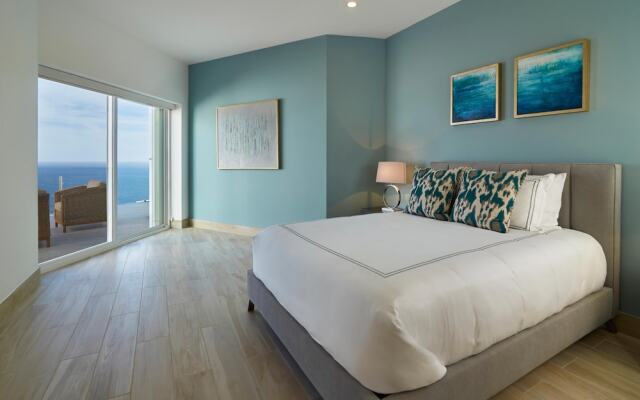 Luxurious Oceanfront Living, Minutes From Downtown: Villa Land's End