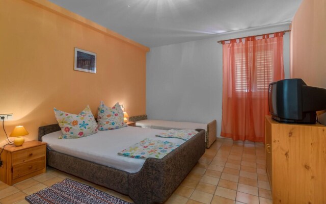 Amazing Apartment in Klenovica With Wifi and 2 Bedrooms