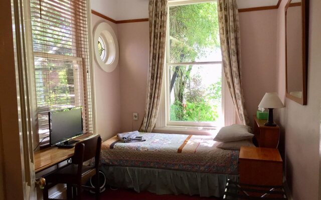Hulmes Court Bed & Breakfast