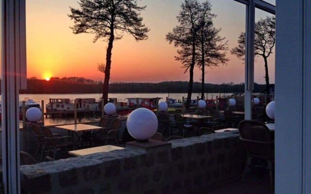 Strandhotel & Restaurant Mirow