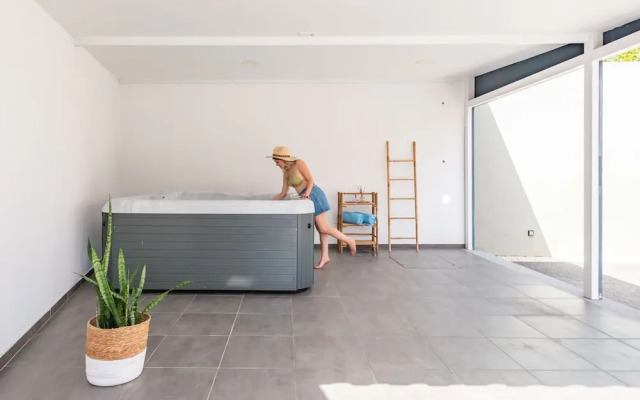 Villa Cam lia by Homie