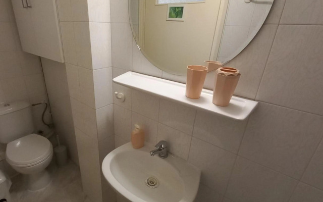 Central, Bright and Comfortable Apartment with balcony