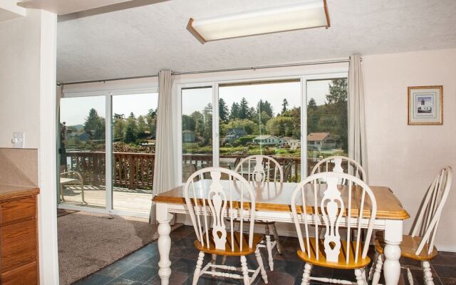 Lake Point Hideaway 3 Br home by RedAwning