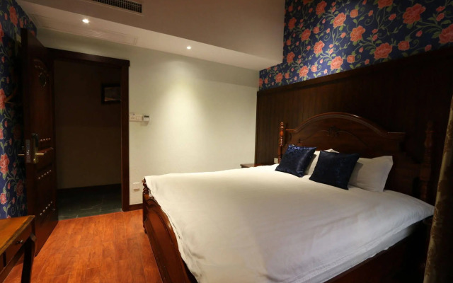 Westlake Hostel Man Juelong branch