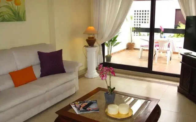 Tropical Luxury in Prime Location