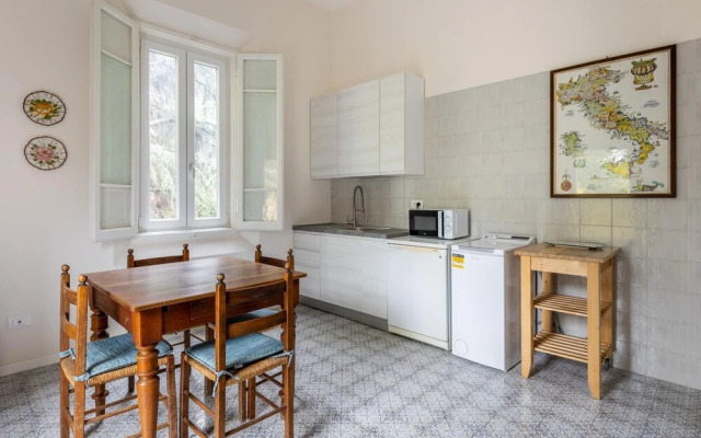 Alberti 12 - Appartamento Vittorio con Balcone