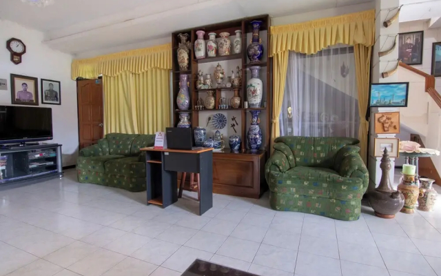 OYO 3067 Flamboyan Homestay Syariah