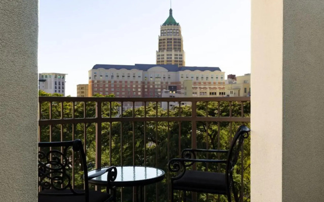 Club Wyndham Riverside Suites