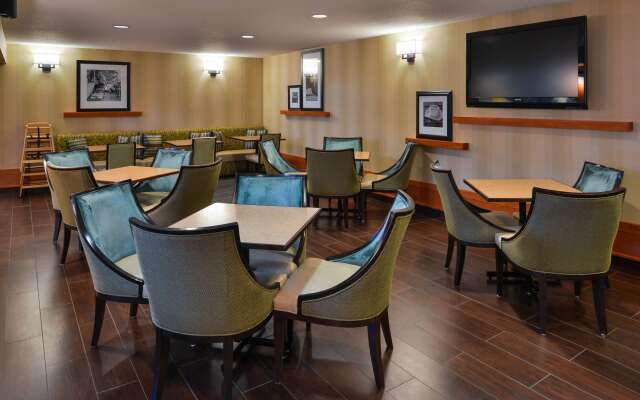 Hampton Inn & Suites By Hilton Calgary- University Northwest