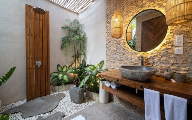 Stunning Architecture 5BR Bamboo With Tropical Pool Villa in Umalas