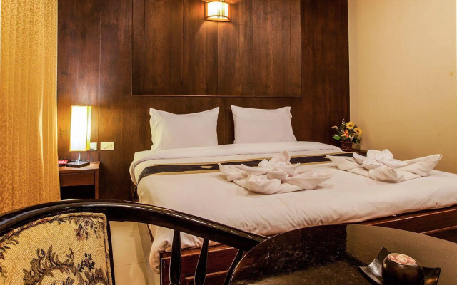 Triple Rund Place Hotel