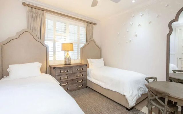 Seabreeze 8 - Luxury 4-bedroom on Seven Mile Beach