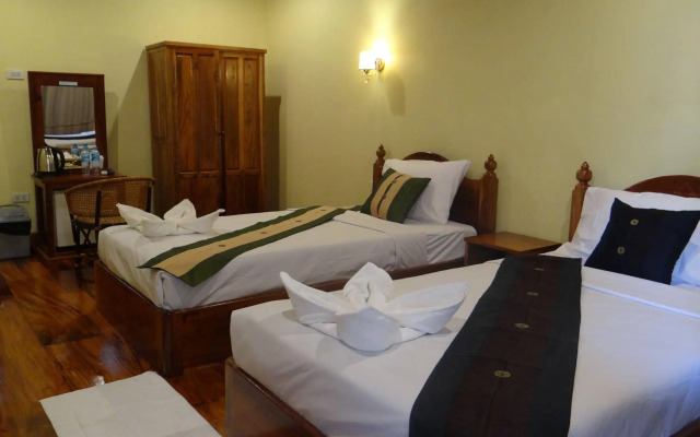 Villa Somphong